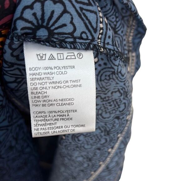 Ecote Keyhole Back Flowey Tank Top - Picture 7 of 10
